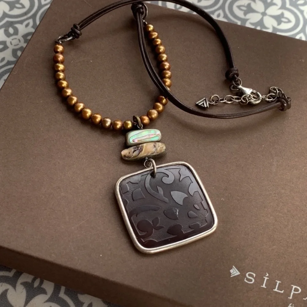 Vintage! Unique. RARE. Silpada Necklace with black Shell Pendant Necklace N1803